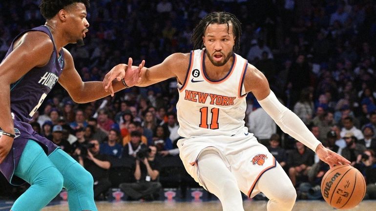 New York Knicks guard Jalen Brunson dribbles against Charlotte Hornets...