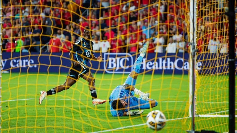 Minnesota United forward Bongokuhle Hlongwane, left, celebrates after scoring against...