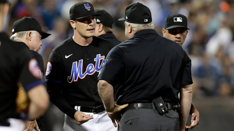 Mets reliever Drew Smith ejected in 7th after sticky stuff check