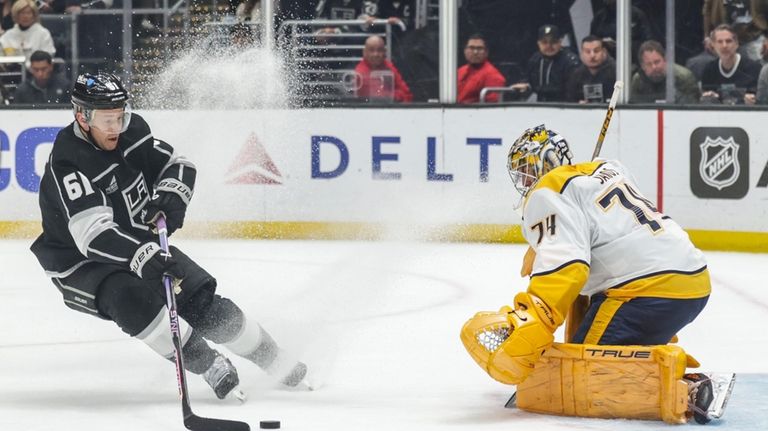 Los Angeles Kings center Trevor Lewis (61) moves in on...