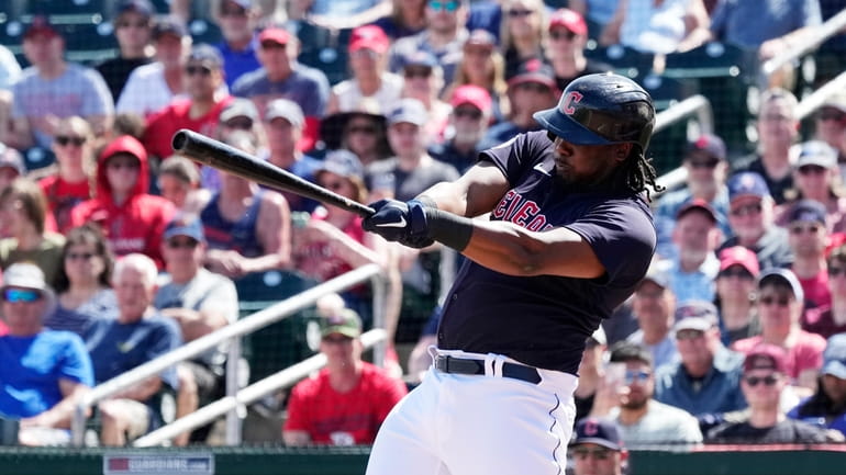 Josh Bell signs deal with Cleveland Guardians