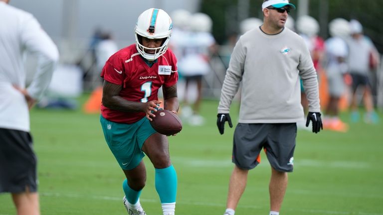 Miami Dolphins quarterback Tua Tagovailoa (1) does drills during NFL...