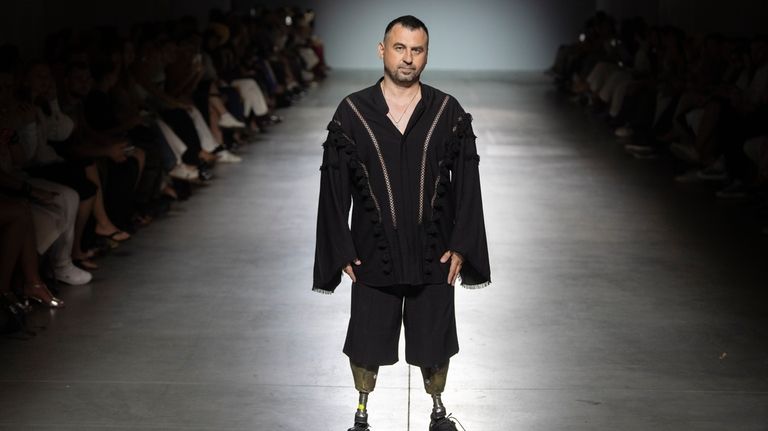 A Ukrainian war veteran wearing prosthetics takes to the runway...