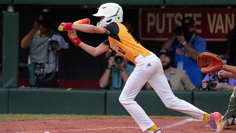 Lake Mary, Fla.'s Hunter Alexander lays down a walk-off bunt,...