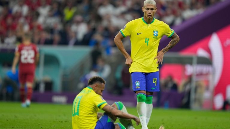 Neymar responding well to treatment, says Brazil's team doctor