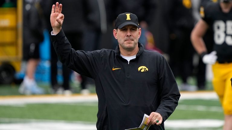 Iowa offensive coordinator Tim Lester directs his players during the...