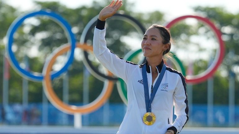 Lydia Ko, of New Zealand, waves to the crowd wearing...