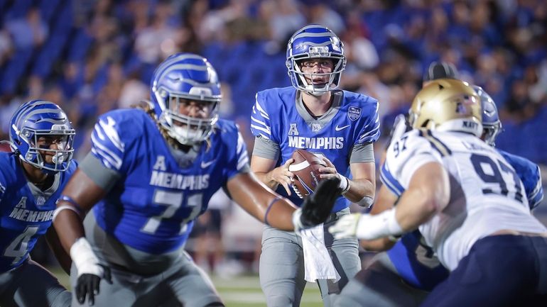 Memphis quarterback Seth Henigan (2) looks for a receiver during...