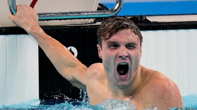 United States' Bobby Finke celebrates winning the gold medal in...