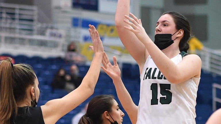 Lindsay Hogan of Locust Valley shoots from mid-range during the Nassau...