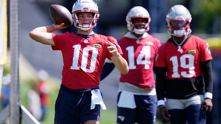 New England Patriots quarterback Drake Maye (10) throws as Jacoby...