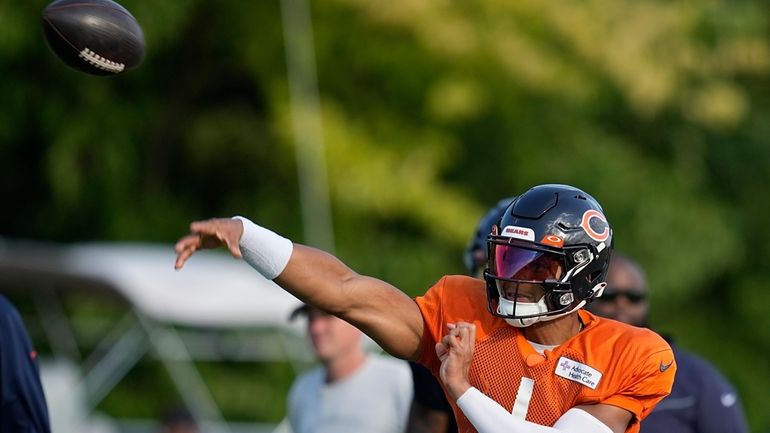 Chicago Bears list QB Justin Fields as questionable for Sunday's