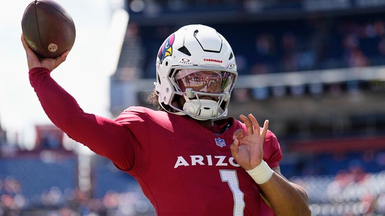 Arizona Cardinals quarterback Kyler Murray warms up prior to a...