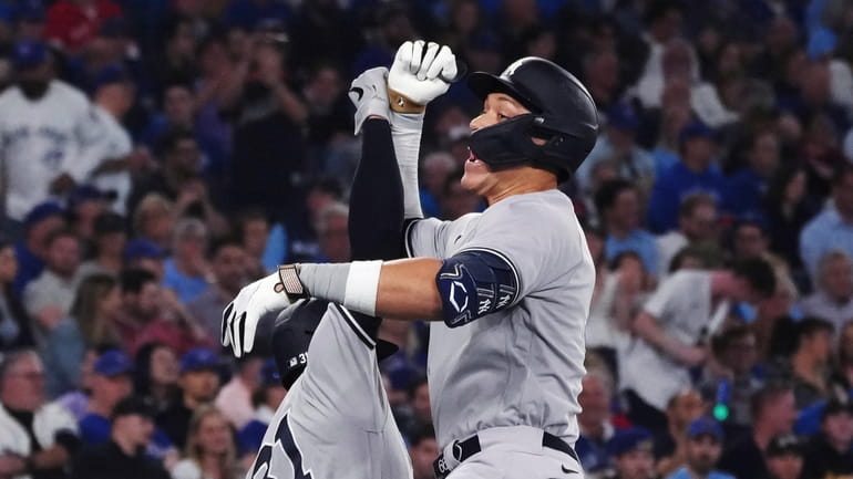 Judge hits fourth homer of the series to lead Yankees over Blue