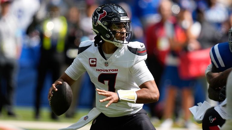 Houston Texans quarterback C.J. Stroud (7) looks for a receiver...