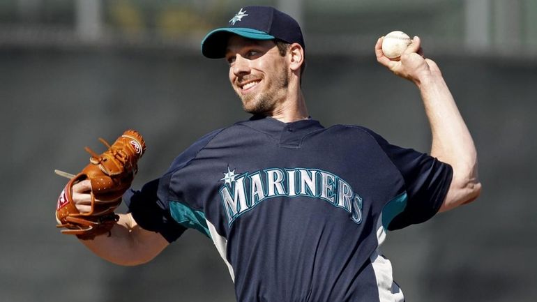 Cliff Lee throws a pitch during simulated game in a...