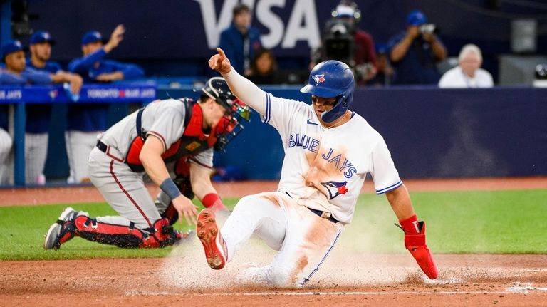 Chris Bassitt pitches 2-hitter to lead Blue Jays past Braves 3-0