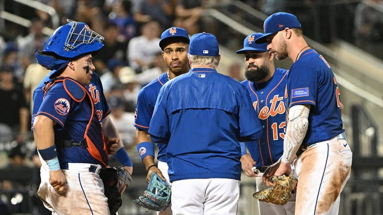 Mets odd men out watching Philly-Atlanta series - Newsday