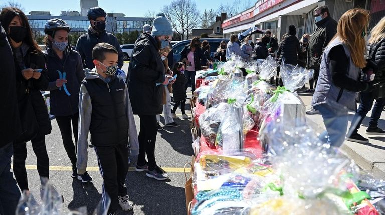 Family Bagels of Plainview organized a community fundraiser on Saturday...