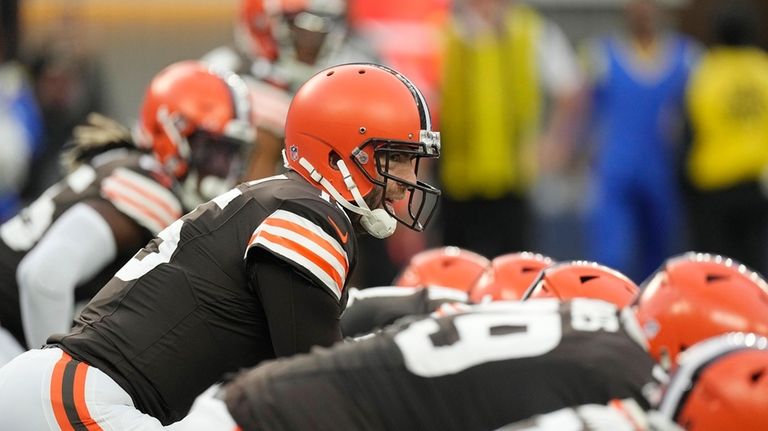 Cleveland Browns quarterback Joe Flacco prepares to take a snap...