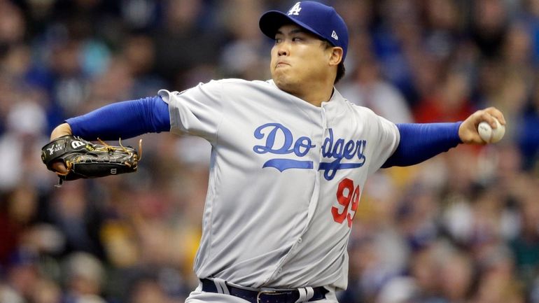 Los Angeles Dodgers starting pitcher Hyun-Jin Ryu throws to the...