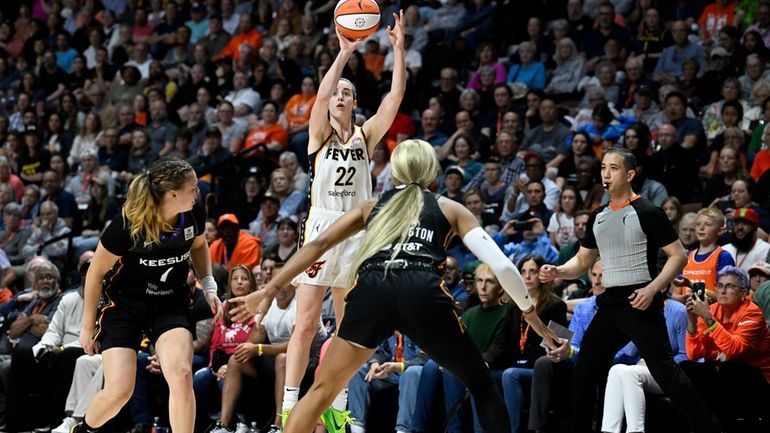 Indiana Fever guard Caitlin Clark (22) puts up a 3-point...