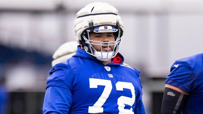 New York Giants guard Jermaine Eluemunor during training camp on...