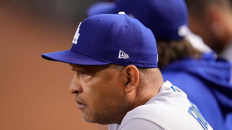 Identify] Dodgers Manager Dave Roberts : r/Watches