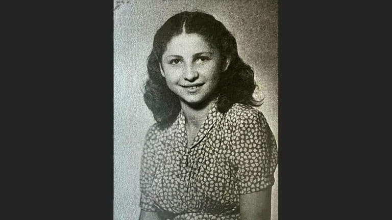  Holocaust survivor Rosalie Simon in 1945.