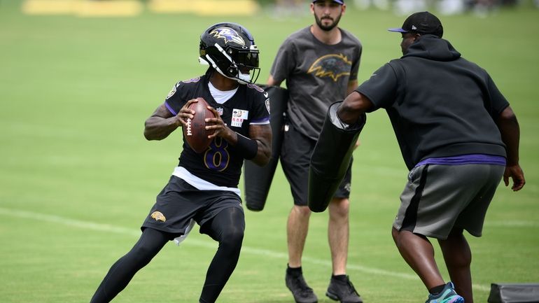 Baltimore Ravens quarterback Lamar Jackson runs a drill during NFL...