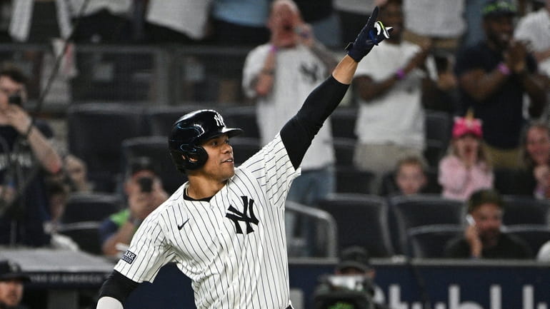 Yankees’ Juan Soto gestures as he runs home on his...