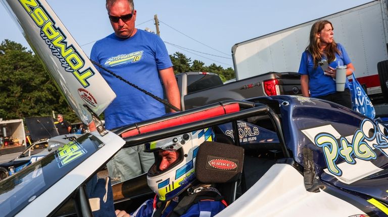 Tomaszewski prepares for a race with dad Zac and mom...