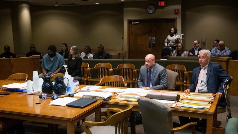 From left, Cleotha Abston his lawyer Jennifer Case, Shelby County...