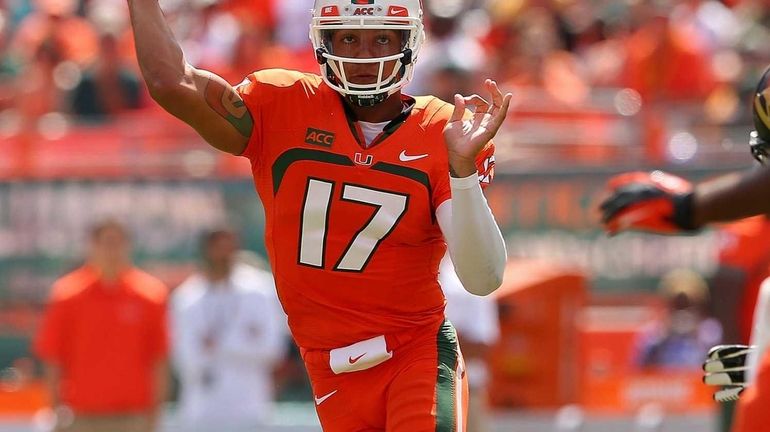 MIAMI GARDENS, FL - OCTOBER 26: Stephen Morris #17 of...