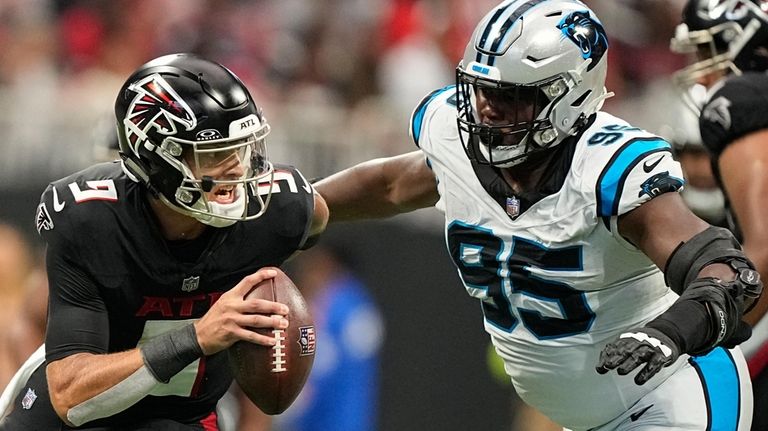 Atlanta Falcons quarterback Desmond Ridder (9) scramles near Carolina Panthers...