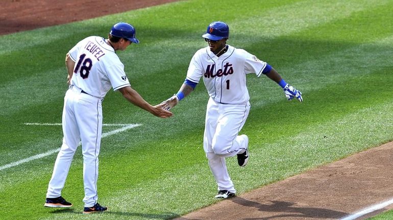 Jordany Valdespin hits a solo home run in the 2nd...