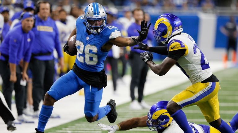 Detroit Lions running back Jahmyr Gibbs (26) runs as Los...