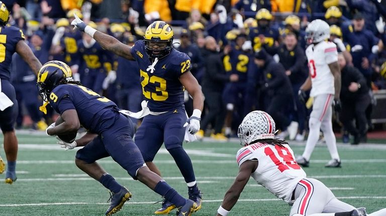 Michigan defensive back Rod Moore (9) intercepts a pass intended...