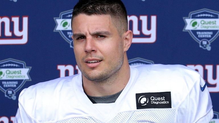 New York Giants linebacker Blake Martinez (54) speaks with the...