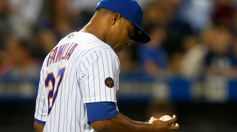 Mets pitcher Jeurys Familia reacts after giving up a second...