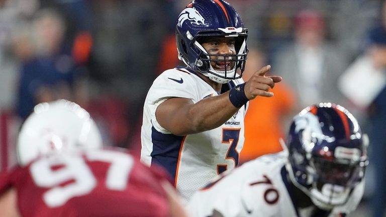 Russell Wilson throws TD pass before Cardinals mount comeback to beat  Broncos 18-17 - Newsday