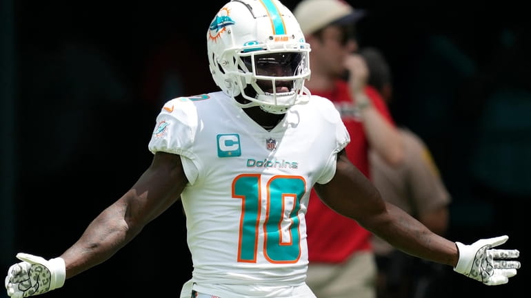 Does Tyreek Hill Make The Miami Dolphins Better? 