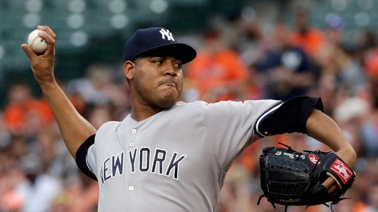 New York Yankees starting pitcher Ivan Nova throws to the...
