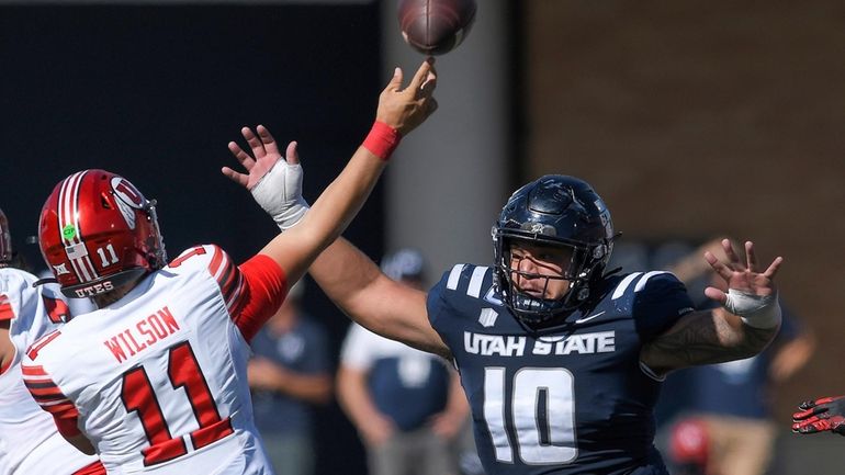 Utah quarterback Isaac Wilson (11) throws the ball as Utah...