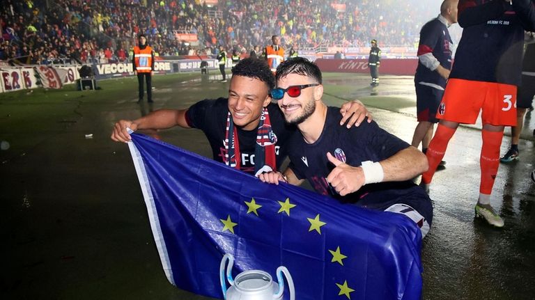 The players of Bologna celebrate their admission to the Champions...