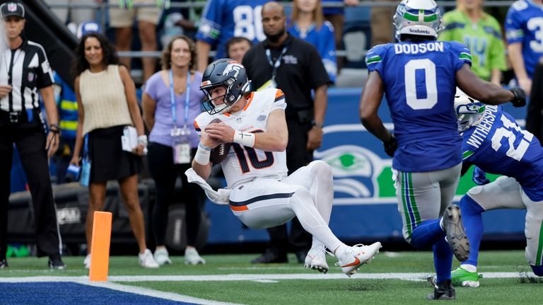 Denver Broncos quarterback Bo Nix (10) scores a touchdown during...