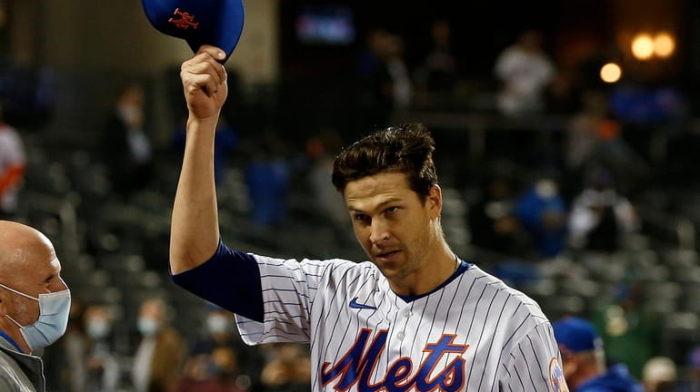 Jacob deGrom of the Mets tips his cap after defeating...