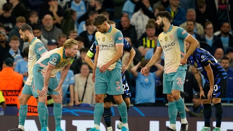 Manchester City's Kevin De Bruyne, left, gestures end of the...