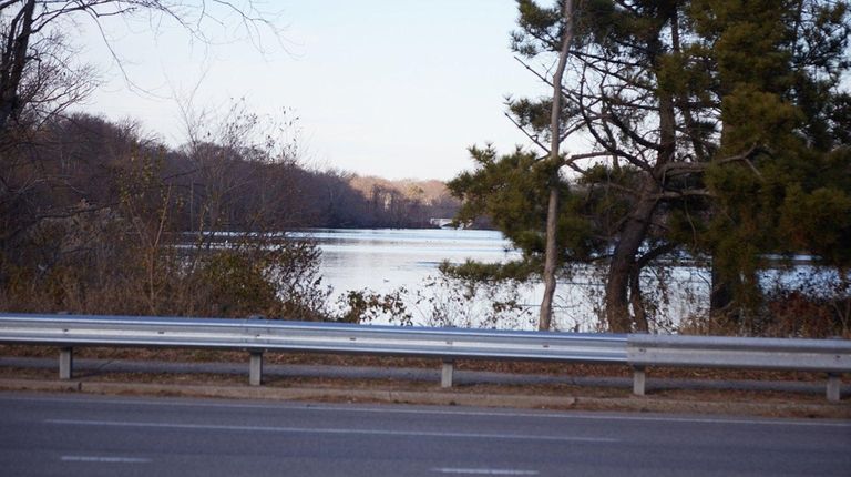 Holbrook Road, a street that connects Waverly Avenue and Lake...