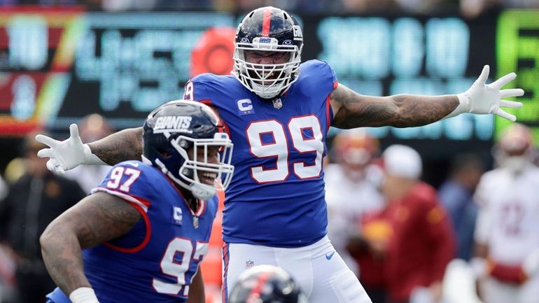 Leonard Williams of the Giants celebrates a sack in the second half...